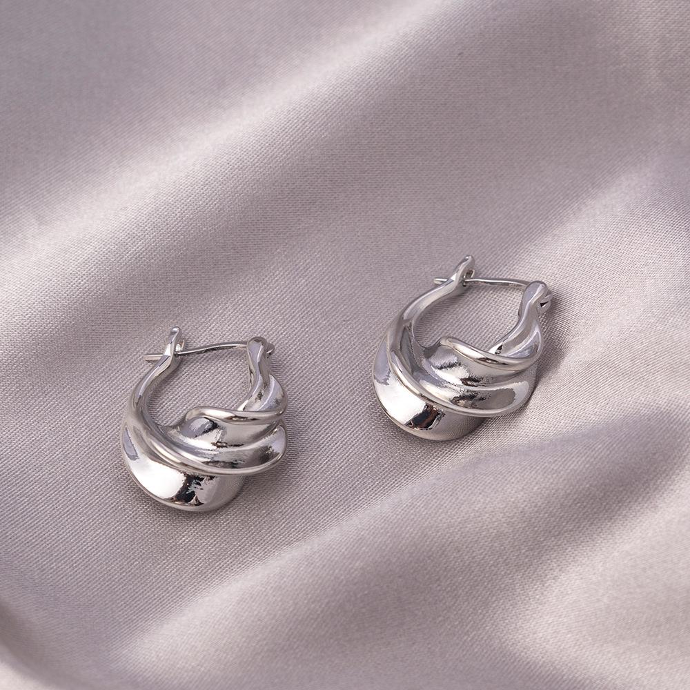 Серьги-иглы из серебра 925 пробы: Легкая роскошь, высококлассные пусеты и универсальный нишевый дизайн в виде колец для работы и стиля