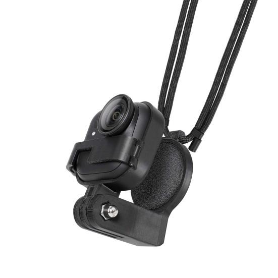 Магнитное крепление для экшн-камеры Insta360 GO на грудь, обеспечивающее быстрое снятие и фиксацию без помощи рук.