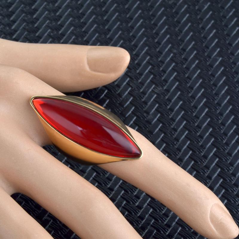 Женское кольцо с камнем