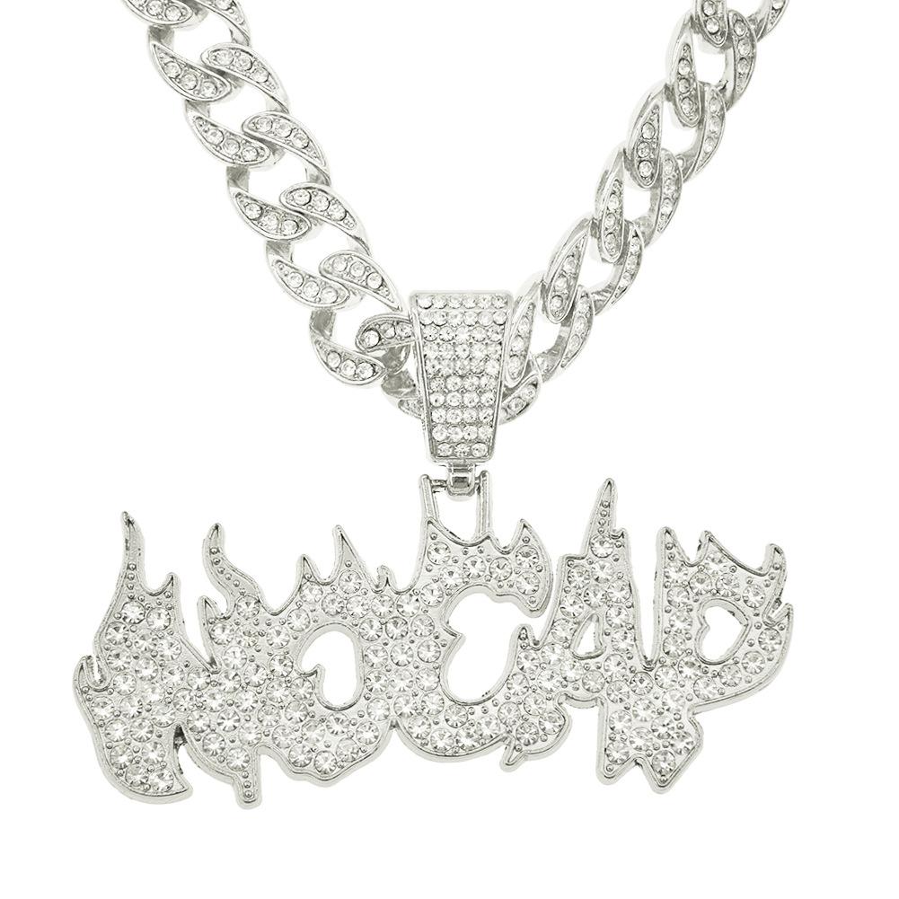 Кубинская цепь с буквами в стиле «Бриллиантовый огонь», уличные танцы в стиле хип-хоп, рэп, европейские и американские трендовые бренды, преувеличенная мужская индивидуальность