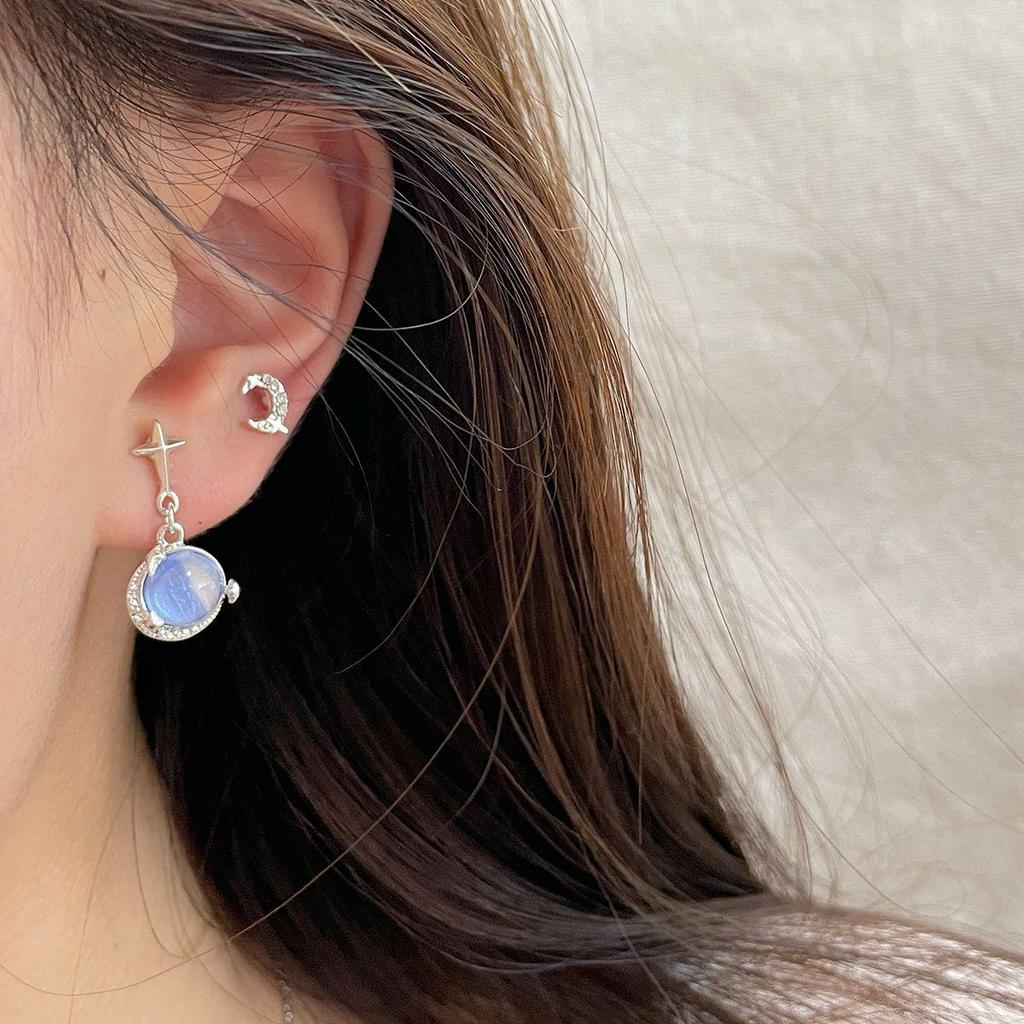 «Комплект серег «Летняя звезда и луна»: Необычный дизайн с серебряной иглой – мило и стильно для ношения на все случаи жизни.