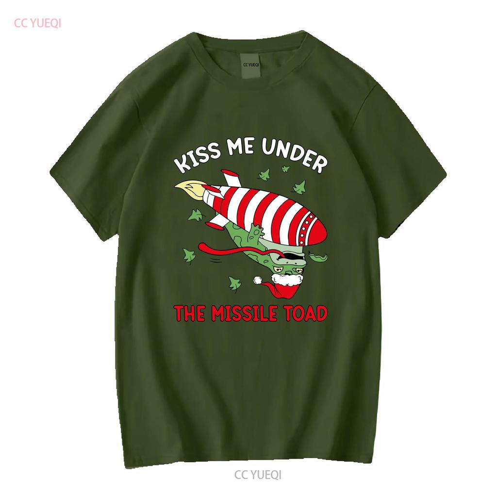 kiss Me Under The Missile Toad T Shirt Funny Xmas Frog Santa Meme Vintage Winter vintage Washed Casual Versatile
