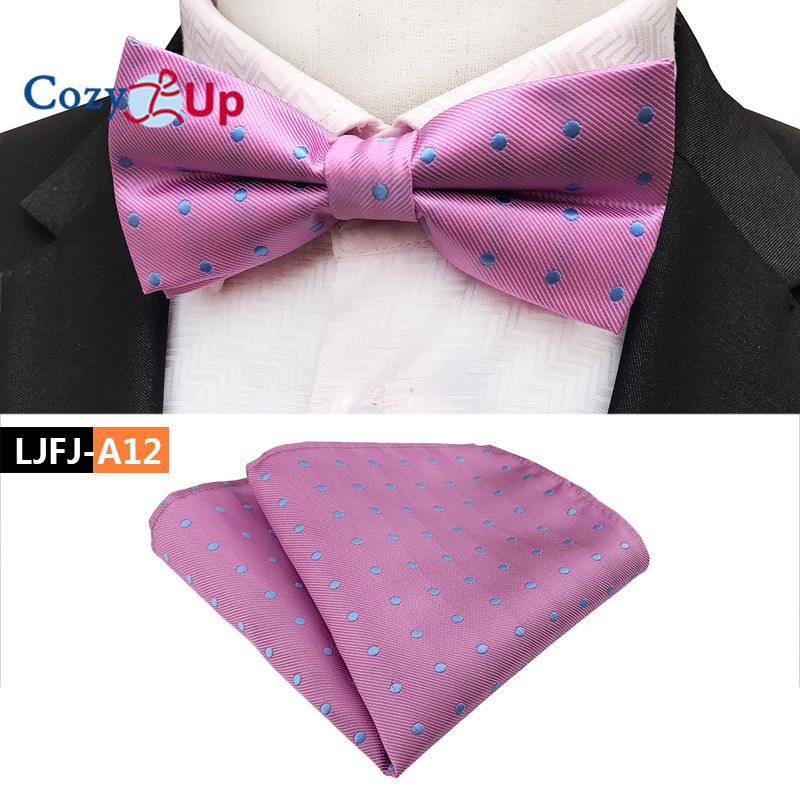 Костюм-двойка с галстуком-бабочкой и нагрудным платком с узором пейсли