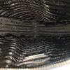 [Pre-Owned] Triangle Monochrome Embossed Logo Leather Triangle Clutch Small - Excellent #O1TBXV