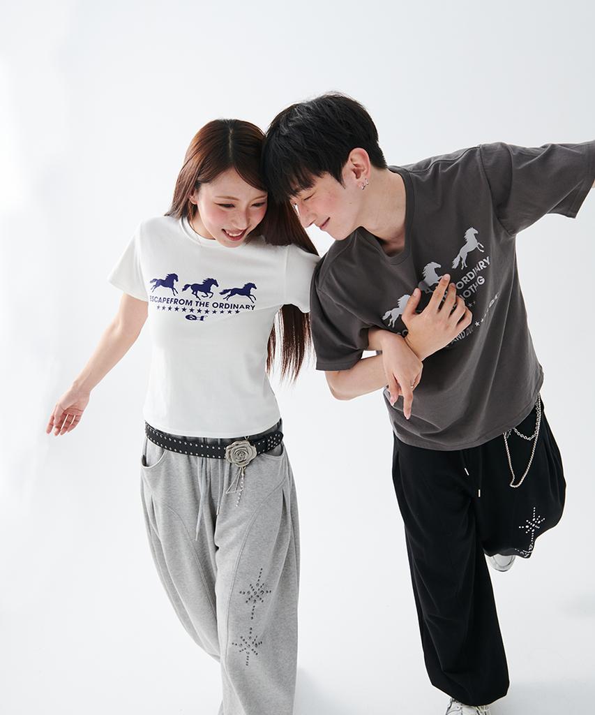 ESCAPEFROM [Escf X Hot Today] Stardust Horses Print Slim Fit Short Sleeve T-Shirt Ivory