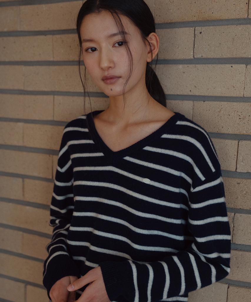 LAMINEZ Mono Stripe V-Neck Knit - Navy
