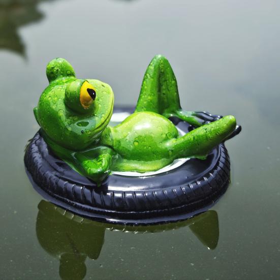 Плавучая статуя лягушки из смолы, лежащая на шине, фигурка лягушки, скульптура, украшение для открытого сада, пруда, бассейна, аквариума, орнамент