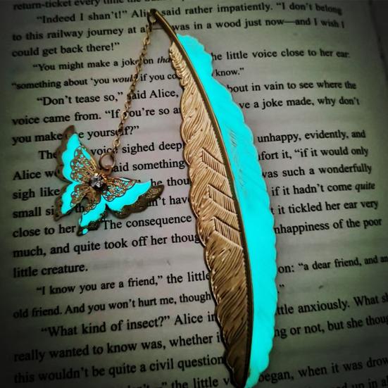 Металлическая закладка, светящаяся металлическая закладка с перьями и подвеской в ​​виде бабочки, элегантный книжный маркер для домашней школы