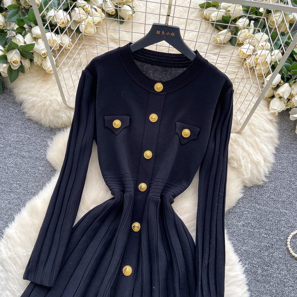 Осень Зима Платья А-силуэта с высокой талией и вязаной юбкой-зонтиком 2025 Новые пуговицы О-образный вырез Длинный рукав Свободное платье-свитер Женское