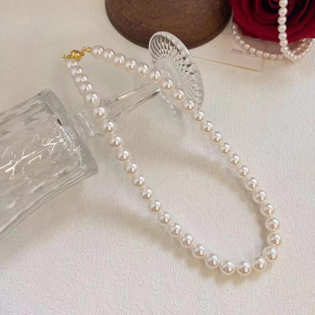 Elegant Magnetic Pearl Clavicle Necklace – High-End Versatile Sweater Chain for Women