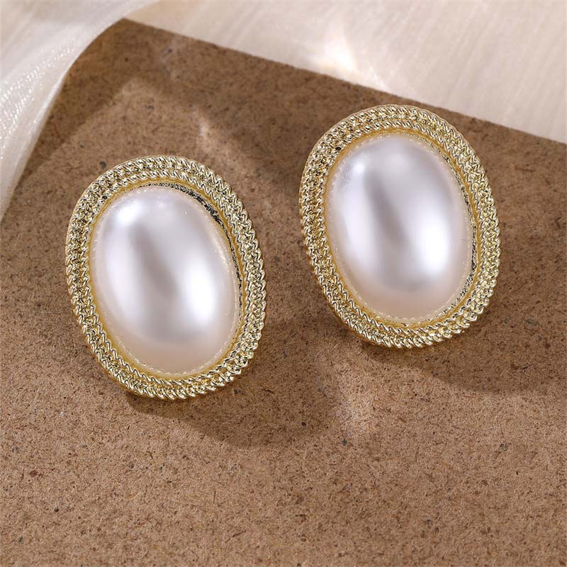 Korean White Imitation Pearl Flower Stud Earrings for Women Elegant Sweet Floral Temperament Earrings Wedding Jewelry Gift