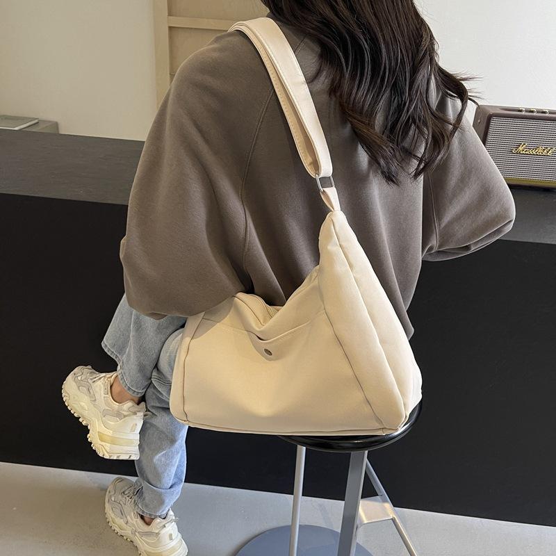 Сумка большой вместимости женская 2025 новый тренд ранняя осень нишевая красивая на плечо сумка-мессенджер повседневная ins сумка-тоут