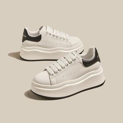 Маленькая женская обувь кожаная платформа McQueen белая обувь женская 2025 весна новая универсальная обувь на высокой подошве повседневная обувь для скейтборда