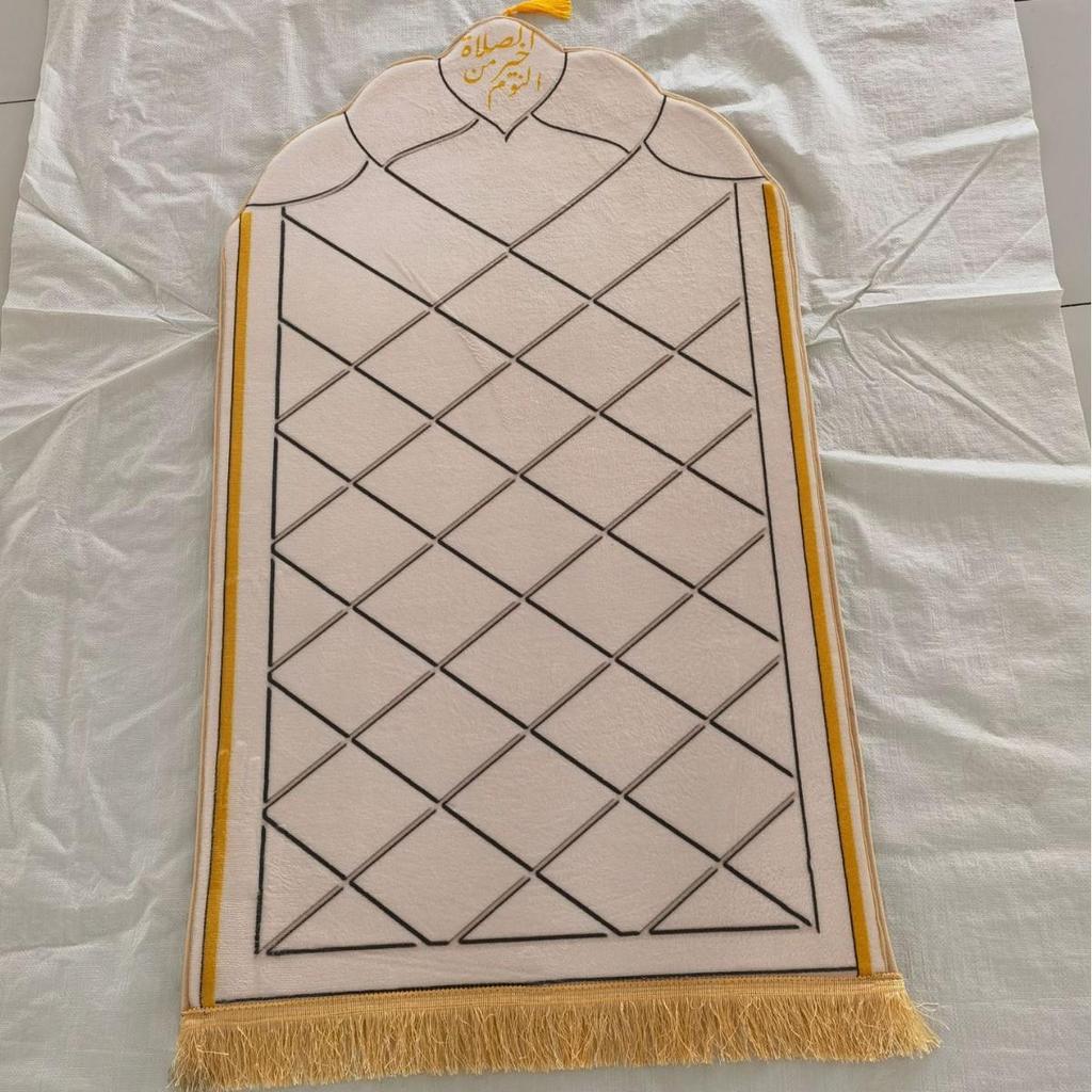 Cross-Border Prayer Carpet Flannel Floor Mat - Irregular Shape, Custom Print, Thick Cushion for Living Room