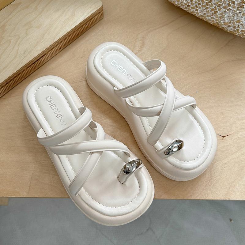 Summer cool slippers women's outer wear 2025 new thick-soled height-increasing small beach shoes high-end set toe half slippers