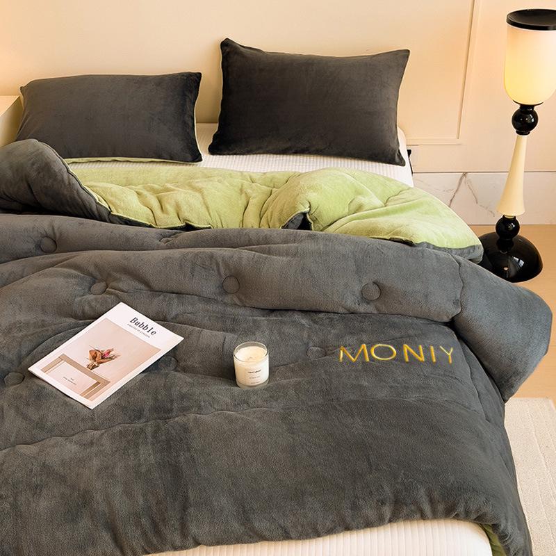 Уютное осенне-зимнее двойное лоскутное одеяло: Плюшевое бархатное теплое постельное белье для общежитий и домов