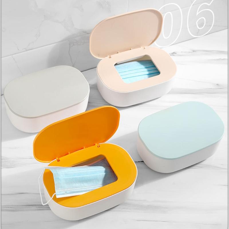 4 цвета на выбор Удобная коробка для хранения Вмещает максимум 40 масок Можно положить салфетки Пластиковые пакеты Одноразовые перчатки Внутри