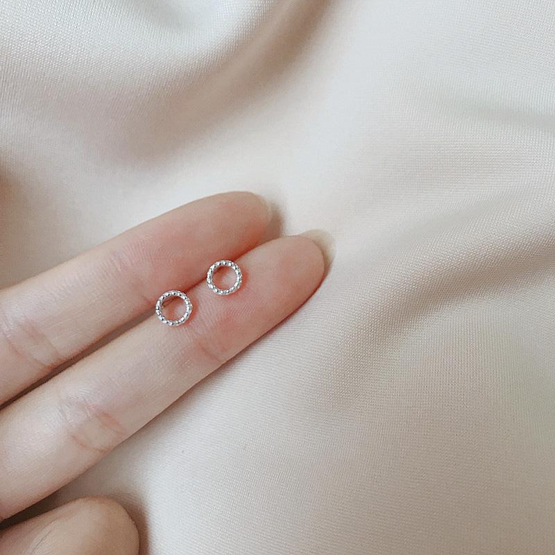 Новые серьги-гвоздики в форме сердца для женщин, гипоаллергенные, повседневные, минималистичные, милые, серебристого цвета, для девочек, украшения для пирсинга, подарки