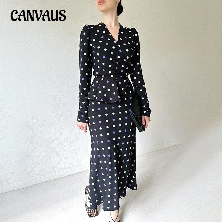 Весеннее и осеннее женское платье. Шикарное платье во французский горошек. Темпераментное платье с v-образным вырезом.