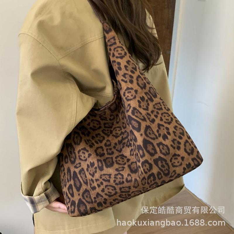 Leopard print bag women's 2025 new autumn and winter light luxury niche high-end tote bag large-capacity commuter shoulder bag