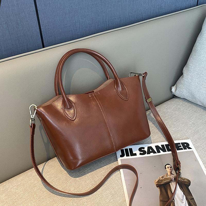 Genuine Leather, A Large Capacity Multi-compartment Single-shoulder Tote Bag That Is Versatile for Women