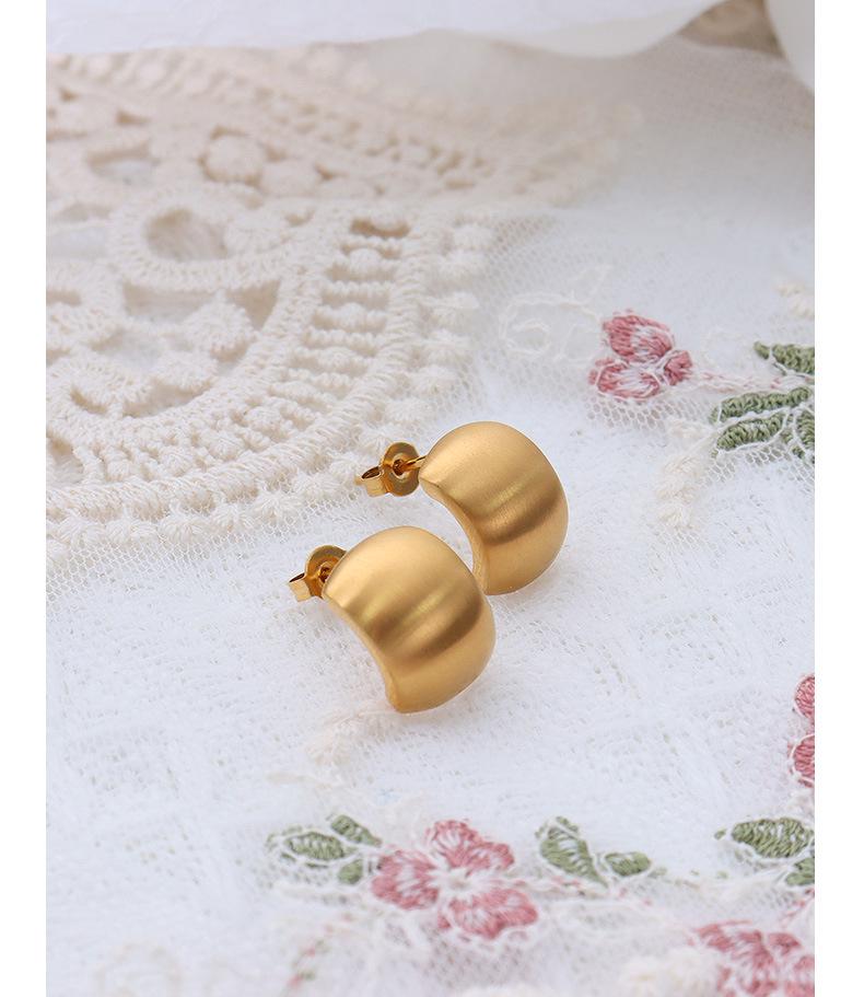 Бренд Модные Минималистичные Серьги-пусеты C-образной формы Темперамент из титановой стали с покрытием 18-каратным золотом F182.