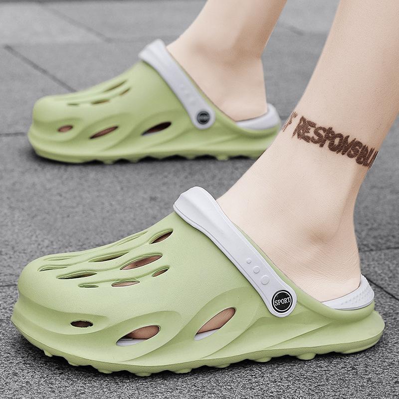 New Fashion Hollow-out Breathable Slippers Summer Beach Shoes Slippers for Men Outdoor/Indoor Sandals