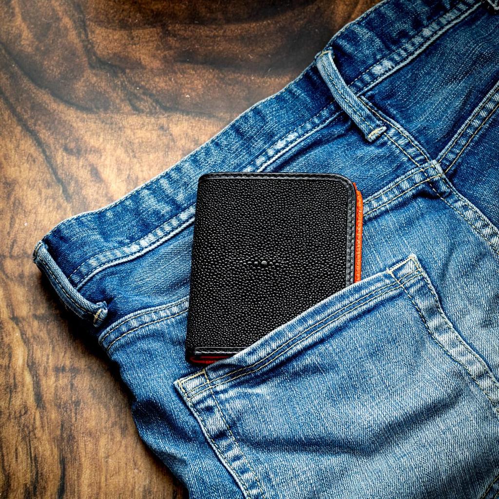 Кошелек-бифолд из кожи ската Levetta, Галюшат, Скат, Черный, Оранжевый, Черный, С текстурой икры, Мужской, Натуральная кожа [253stw-2]