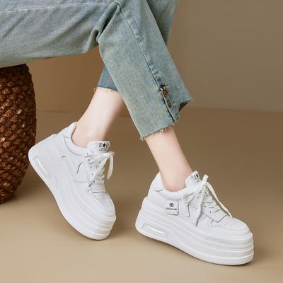 Маленькие белые туфли на толстой подошве женские новые модные весенние универсальные маффины легкие для отдыха спортивные с внутренней танкеткой женские туфли