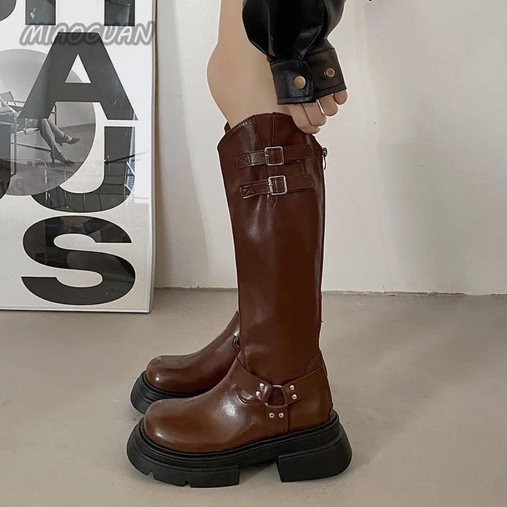 Длинные сапоги для женщин с толстой подошвой и V-образным вырезом в стиле ретро, черные, коричневые, с пряжкой на ремне и круглым носком, высокие сапоги до колена, увеличивающие рост, рыцарские боты