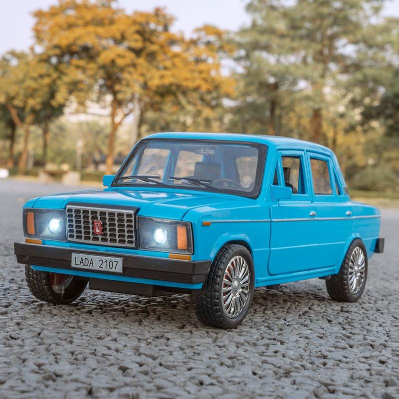 1/18 ВАЗ 2107 Классический Автомобиль Сплав Модель Автомобиля Литьевой Металл Транспортные Средства Модель Автомобиля Симуляция Звука и Света Коллекция Детские Игрушки Подарок