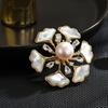Women's Fashion Light Luxury Simple Temperament Simulation Pearl Snowflake Brooch Shell Flower Suit Accessories
