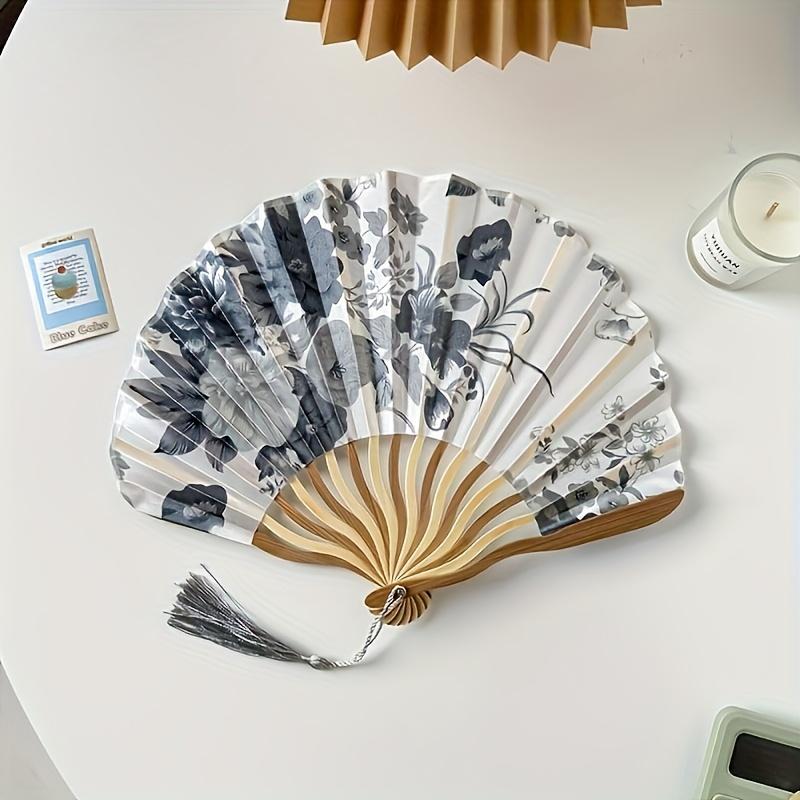 1 шт. Элегантный винтажный китайский складной веер в стиле туши с цветочным дизайном и кисточкой - Портативный аксессуар ручной работы для танцев для женщин/мужчин