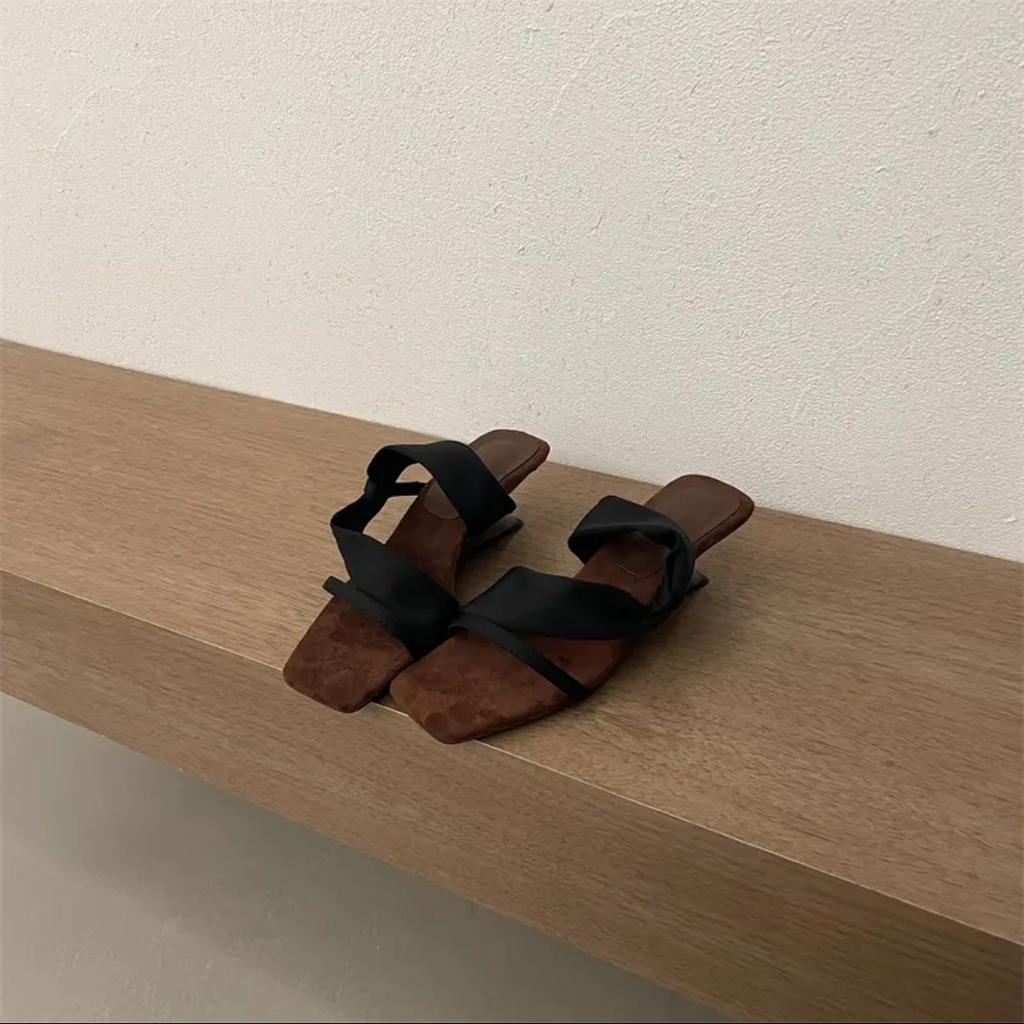 2025 лето новые модные универсальные нишевые дизайнерские ретро сандалии на танкетке с квадратным носком и открытым носком на высоком каблуке крутые шлепанцы