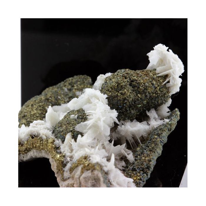 Pyrite, Baryte 282.1 carats