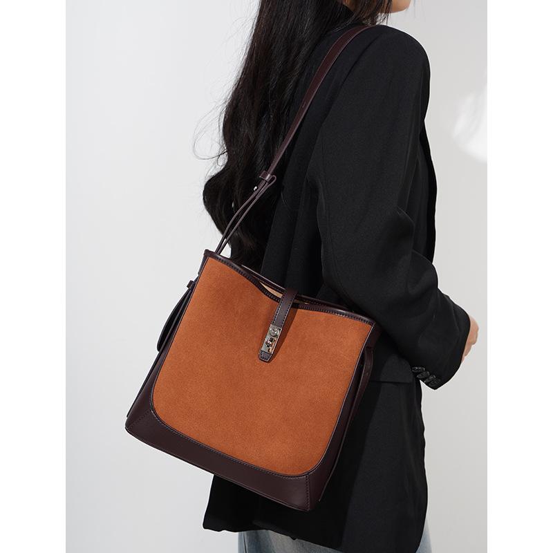 New color-block suede leather shoulder bag, simple and stylish for commuting, large-capacity genuine leather crossbody bag with trendy design