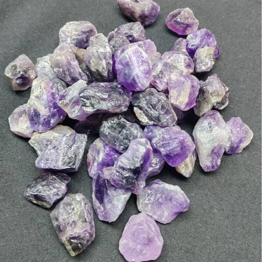 Natural Crystal Incense Diffuser: Raw Stone Indoor Decoration with Crushed Mineral Salt.