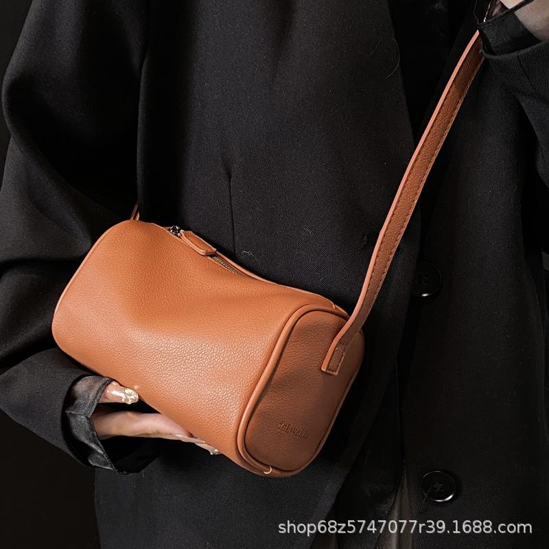 Korean Version Wide Shoulder Strap Cylinder Bag Women's 2025 Spring New Niche Pillow Bag Fashionable Versatile Single Shoulder Messenger Bag