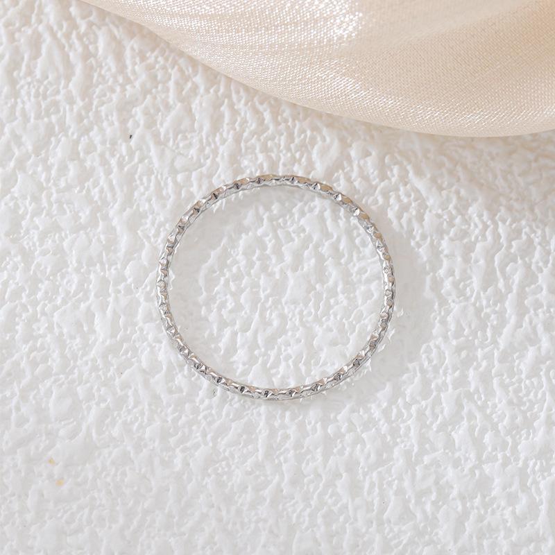 Минималистичное кольцо Starry Sky 1 мм: Покрытая 18-каратным золотом титановая сталь, вдохновленная японским и корейским дизайном