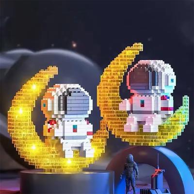 Светодиодные строительные блоки «Астронавт» для детей – игрушка на космическую тематику с подставкой для ручек и мини-лампой, развивающее DIY-творчество, подарок на день рождения