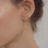 MERRYMOTIVE Flower stem with pearl earring (2color)