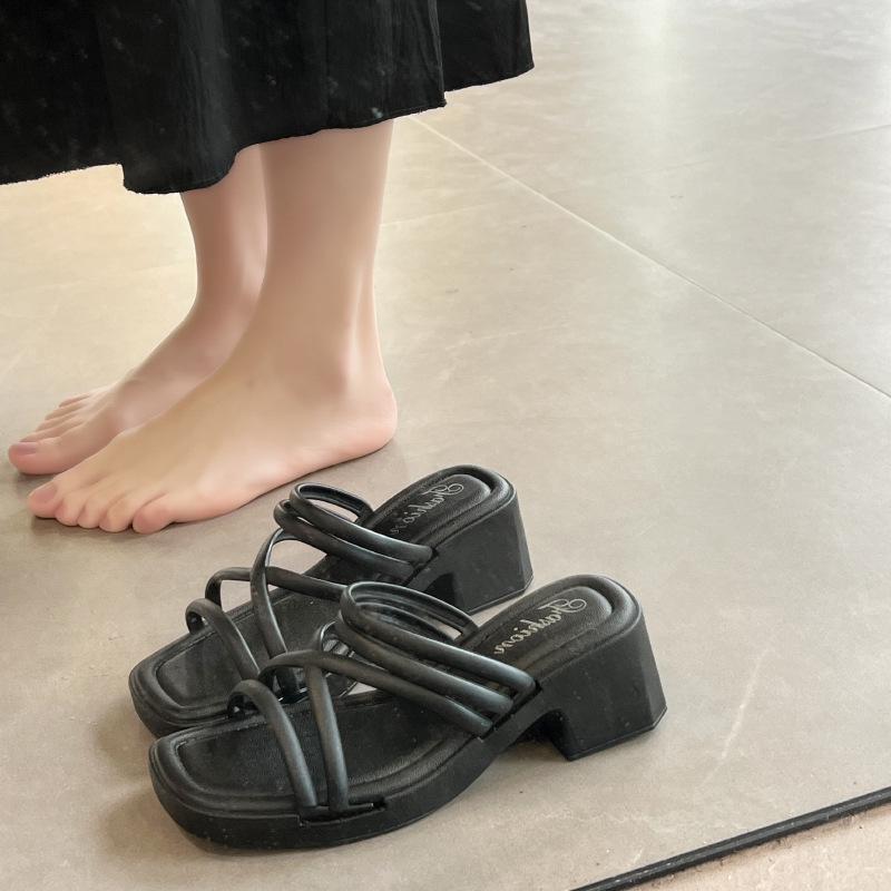 Женские летние сандалии на массивном каблуке из Юго-Восточной Азии: Универсальная пляжная одежда для улицы