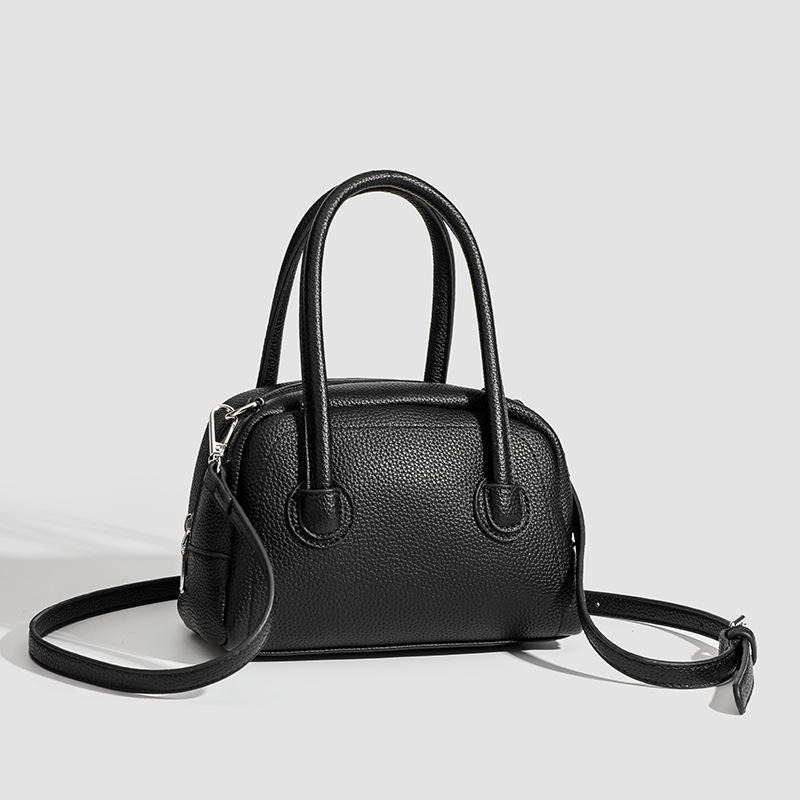 Korea Ins Summer 2025 New Portable Bowling Casual Versatile Shoulder Messenger Bag Boston Pillow Bag