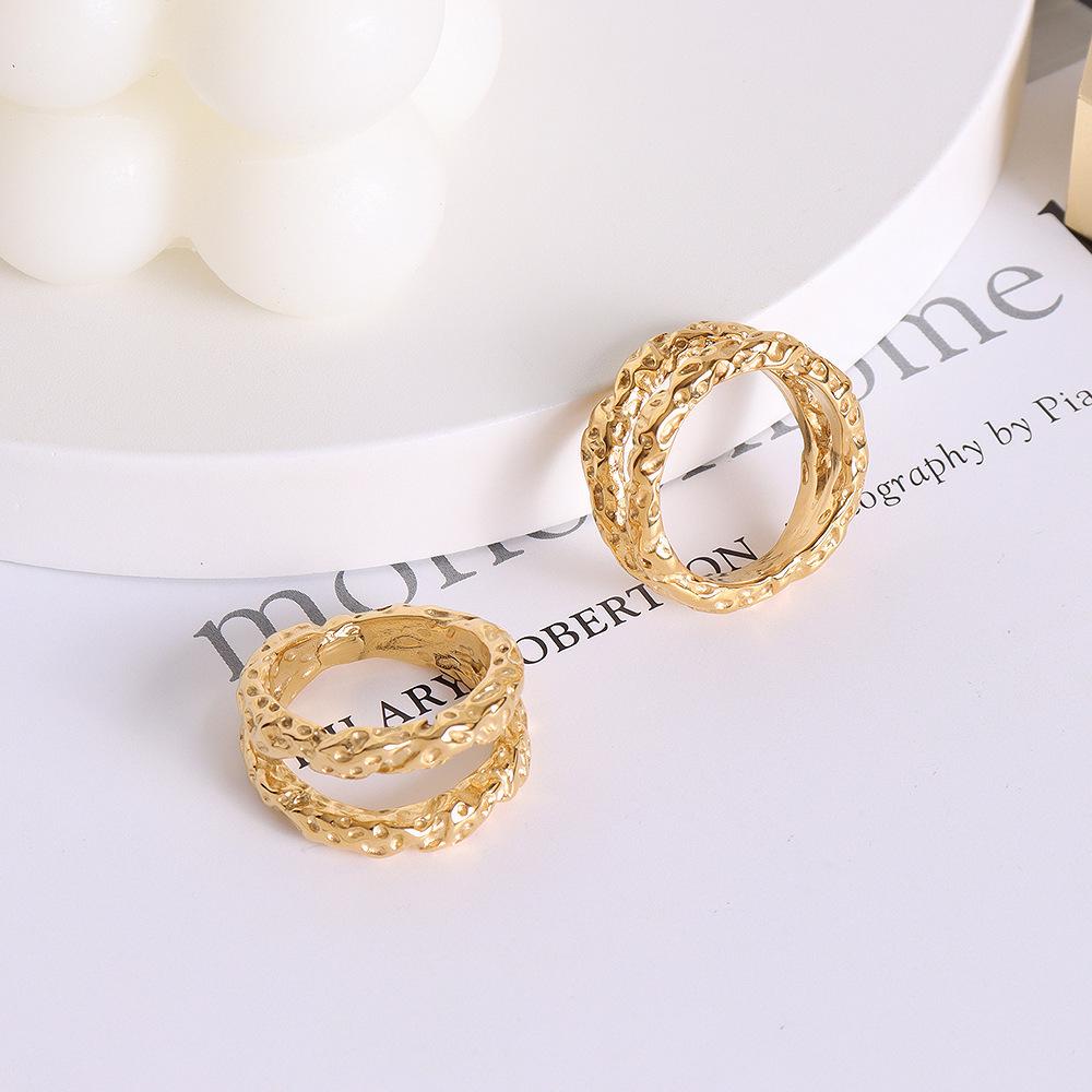 Брендовое универсальное кольцо из титановой стали с 18-каратным золотым покрытием, вдохновленное европейским и американским стилем, двухслойное, кованое, из тисненой фольги - не тускнеющее, кольцо на мизинец