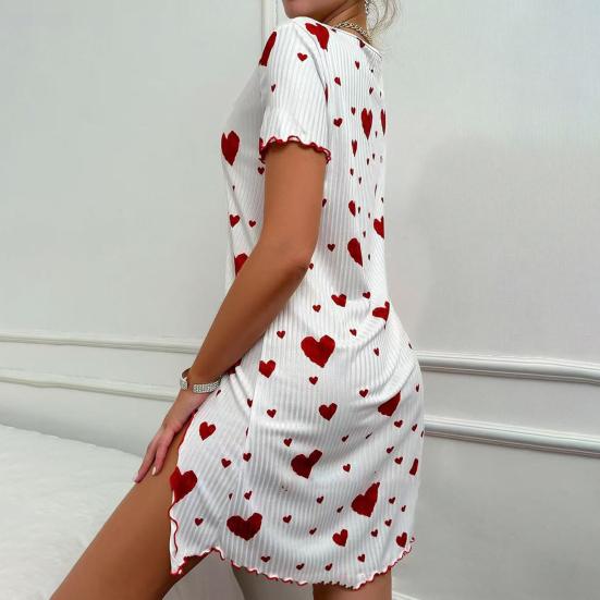 Женская ночная рубашка контрастного цвета с принтом в виде сердца, сборками по краю, декором в виде банта, разрезом по низу, свободные короткие рукава, летнее платье для сна