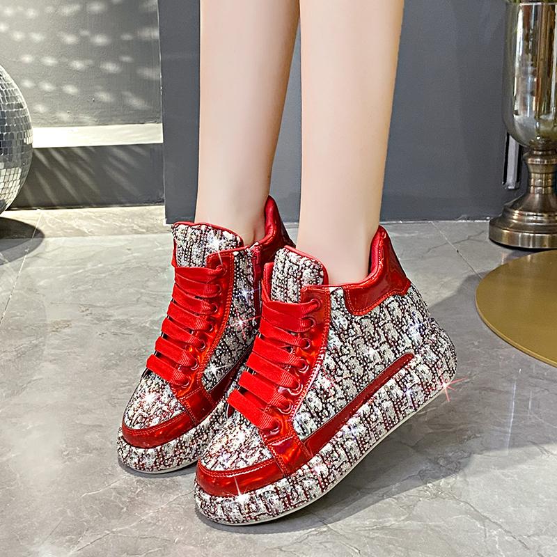 Блестящие модные кроссовки на среднем каблуке со шнуровкой, сетчатая женская обувь на распродаже 2024 года, высококачественные однотонные женские туфли из вулканизированной кожи на весну/осень