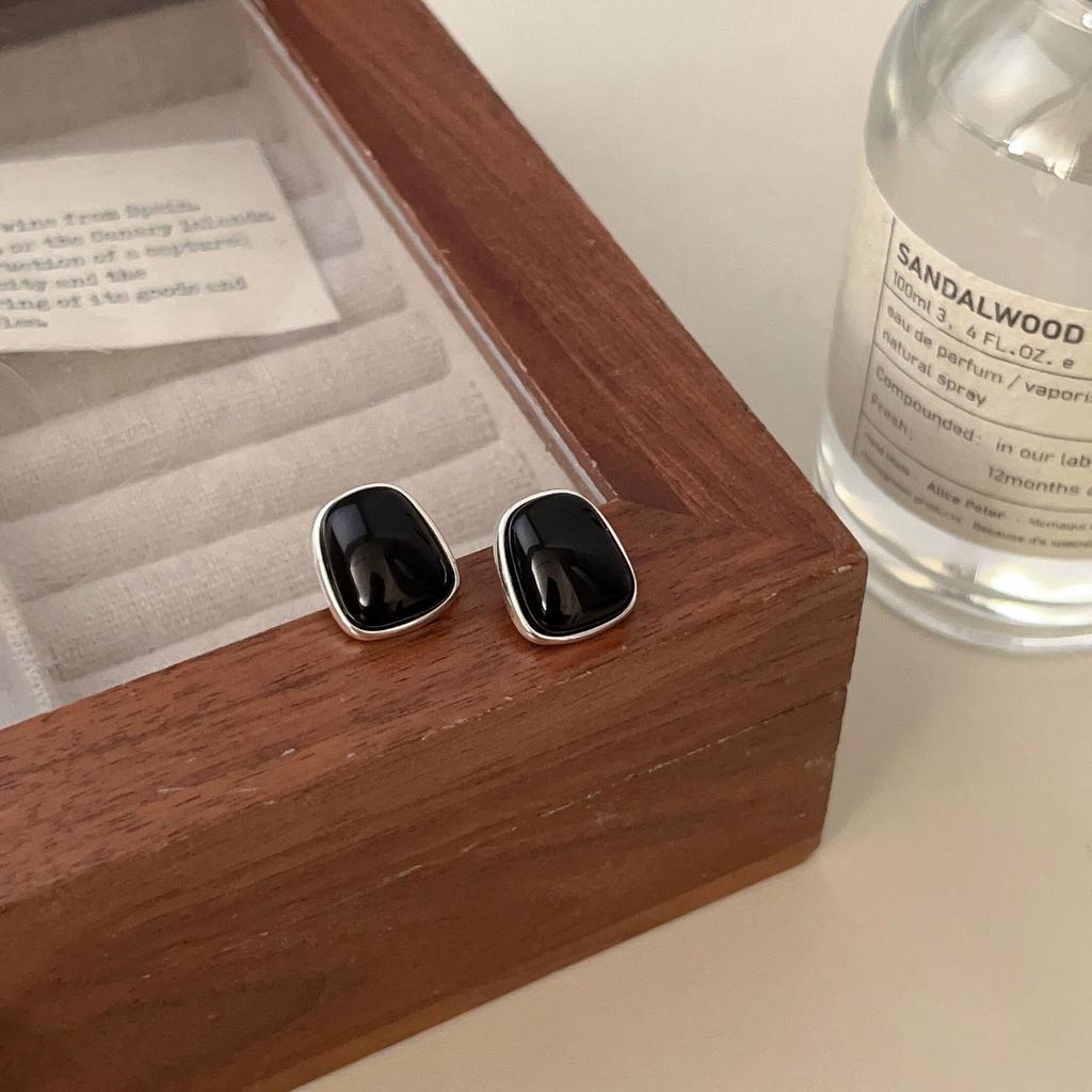 Yinruitai Exaggerated S925 Sterling Silver Black Stud Earrings – Elegant, Unique High-End Design