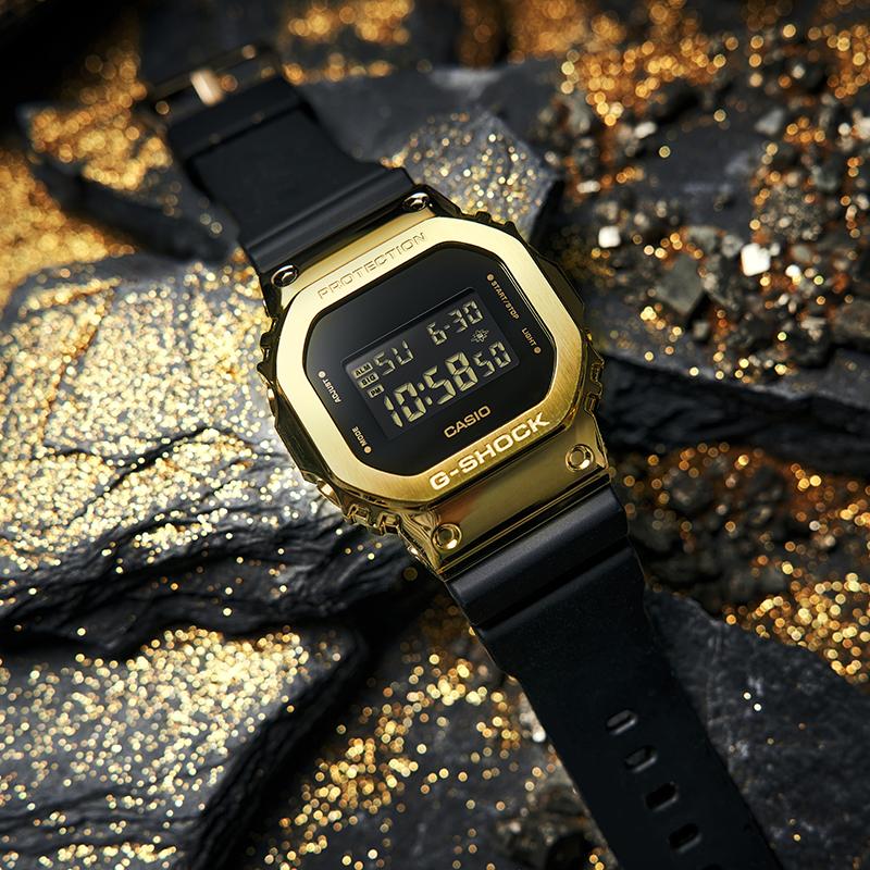Casio Ретро классический маленький квадратный водонепроницаемый механизм кварцевый механизм ремешок из смолы японские и корейские часы мужские часы золотой циферблат GM-5600G-9PR