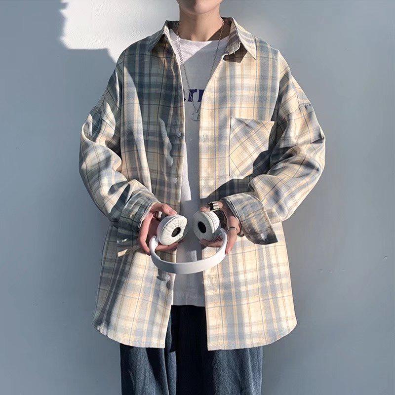 Мужская свободная рубашка в корейском стиле с длинным рукавом и клетчатой отделкой — тренд осени 2023 года