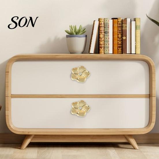 Elegant Flower Shaped Handles Petal Cabinet Knob, Drawer Pulls with Rhinestone Center, Zinc Floral Knobs Alloy Dresser for Bedroom And Kitchen